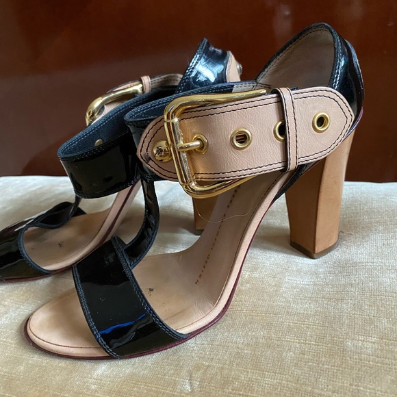 Black patent leather and tan T-strap  sandal - Picture 11 of 14